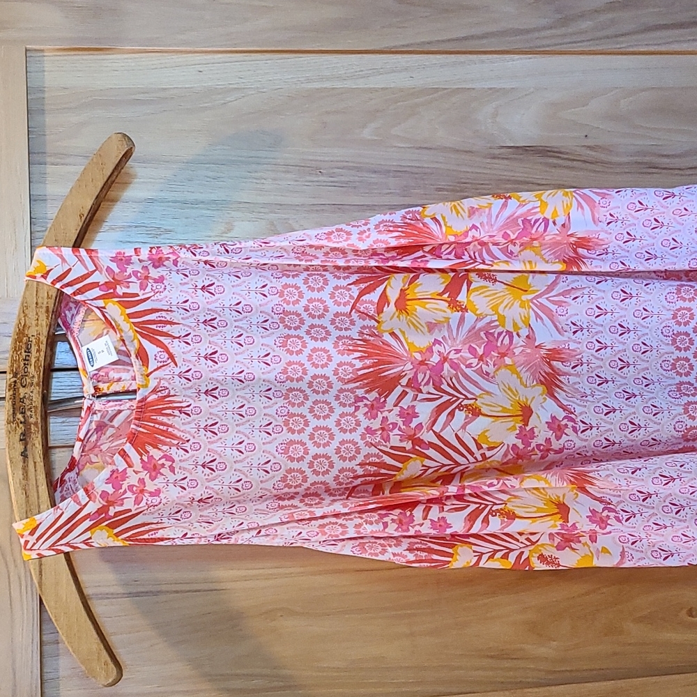 Old Navy S floral design red,white, pink and gold top